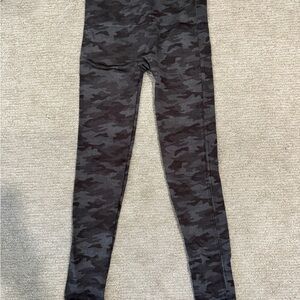 SPANX Gray and Black Camouflage Leggings with Elastic Waistband
